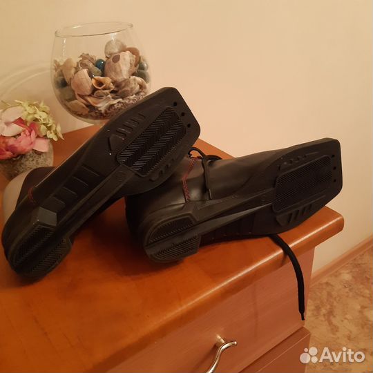 Лыжные ботинки классические 36 размера