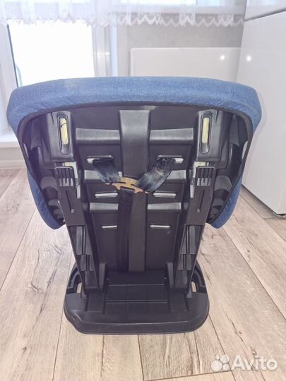 Автомобильное детское кресло от 9 до 18 кг