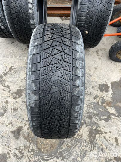 Bridgestone Blizzak DM-V2 275/55 R20 117T