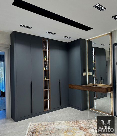 Встроенный распашной шкаф