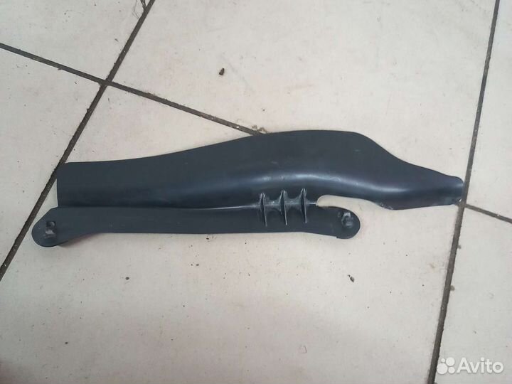 Накладка замка задней правой двери Киа Рио 3