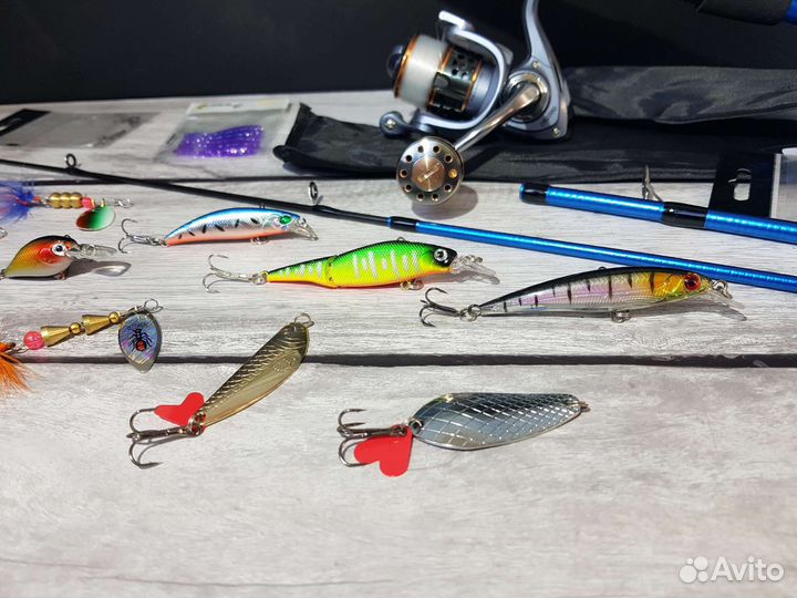 Спиннинг в сборе с катушкой и приманки