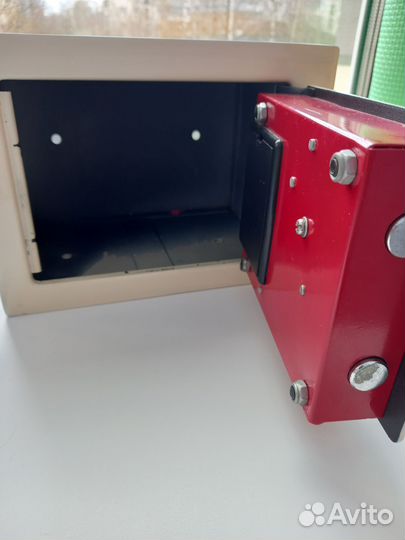 Сейф металлический