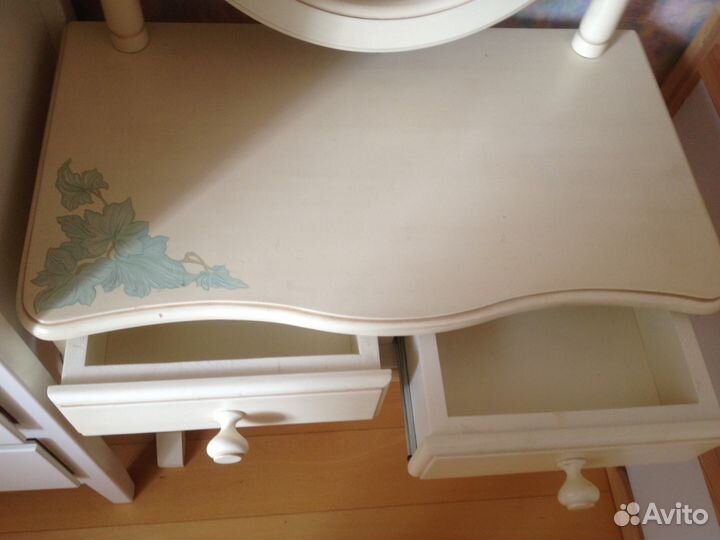 Туалетный столик для девочки