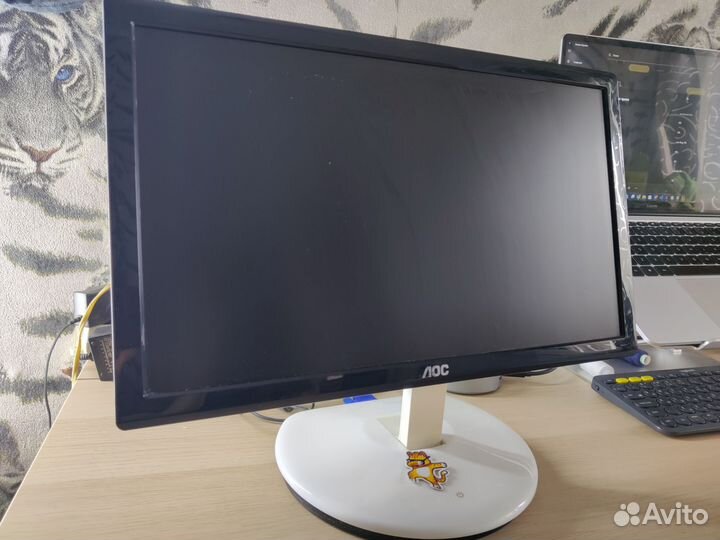 Монитор aoc 19 1366х768