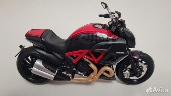 Модель мотоцикла Maisto Ducati Diavel Carbon