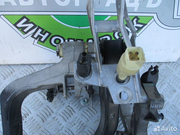 Педальный узел Volkswagen Passat B5 1998г