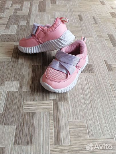 Кроссовки для девочки