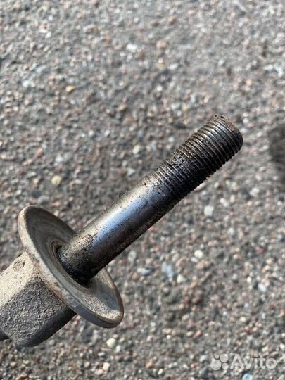 Рычаги подвески передний правый в сборе