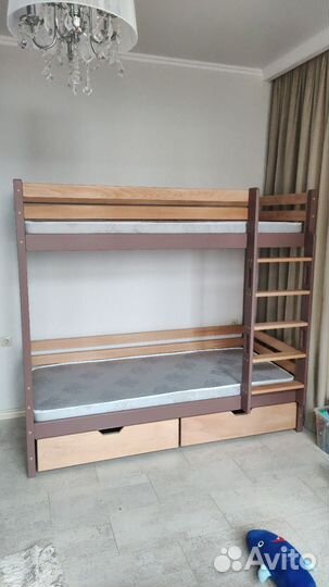 Двухъярусная кровать домик