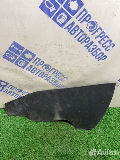 Накладка центральной консоли передняя правая Kia