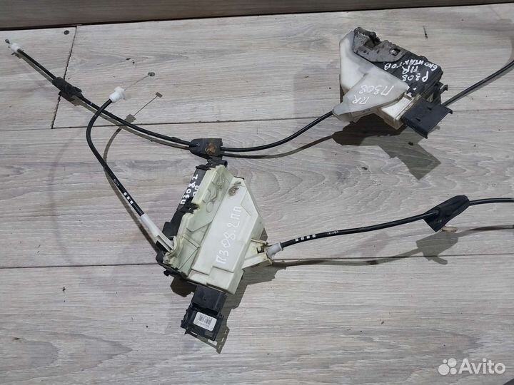 Замок двери передний правый Peugeot 308