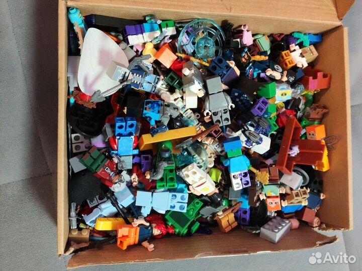 Коробка с lego