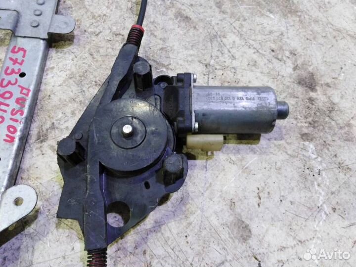 Стеклоподъемник электрический передний правый 1546