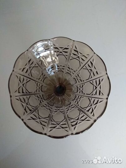 Вазочка, конфетница из цветного стекла