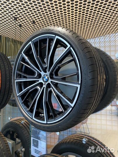 Летние колеса BMW 5 G30 стиль 732M R20