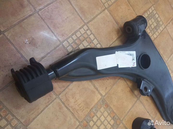 Рычаг правый Мицубиси Каризма