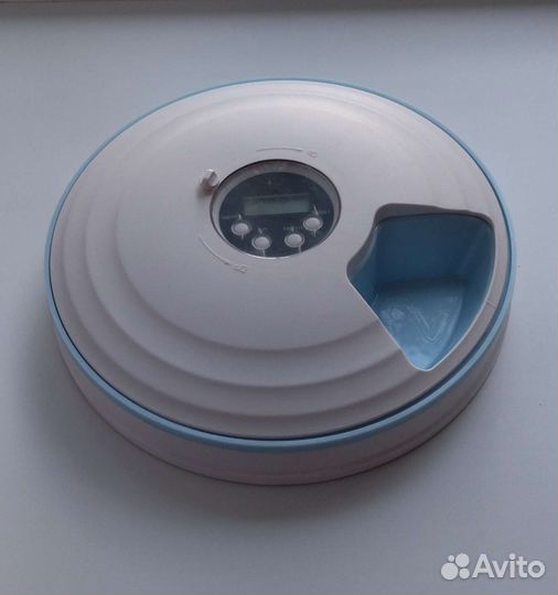 Автоматическая кормушка для собак и кошек