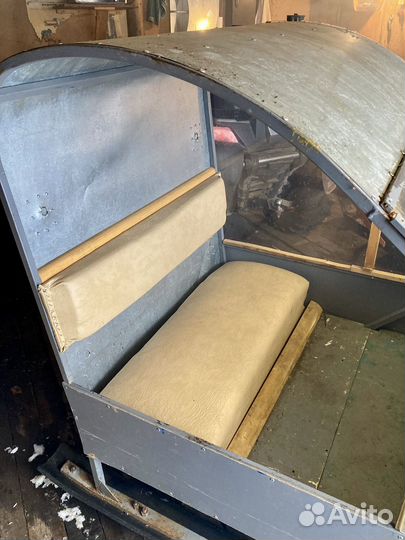 Крытые сани для снегохода