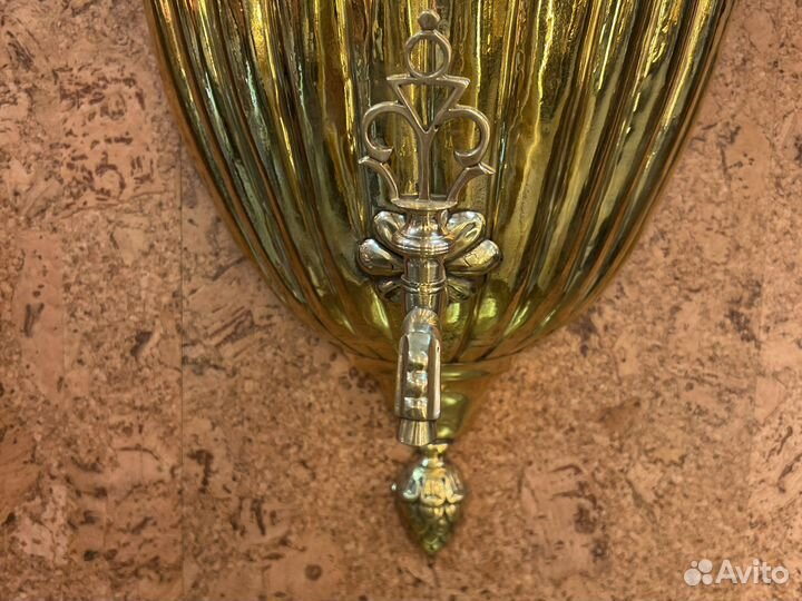 Бомбический антикварный латунный умывальник