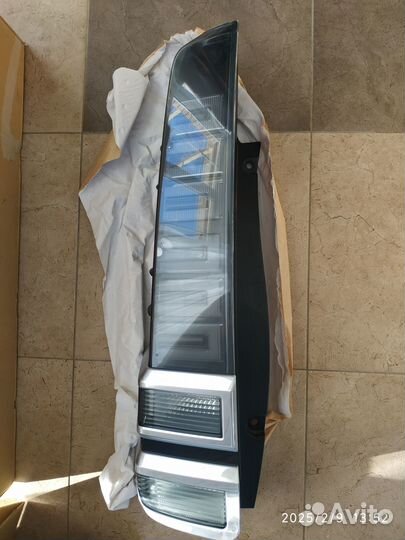 Фонарь задний toyota noah/voxy/esquire