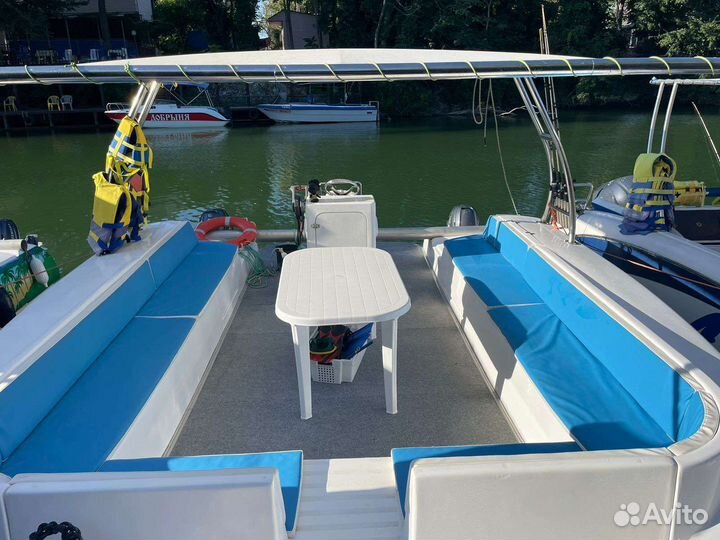 Прогулочный катамаран