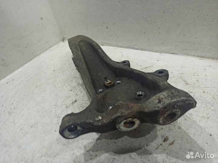 Кулак передний правый бмв