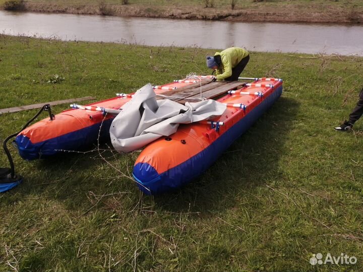 Катамаран для сплава по реке (надувной)