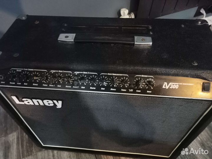 Гитарный ламповый комбоусилитель laney lv300