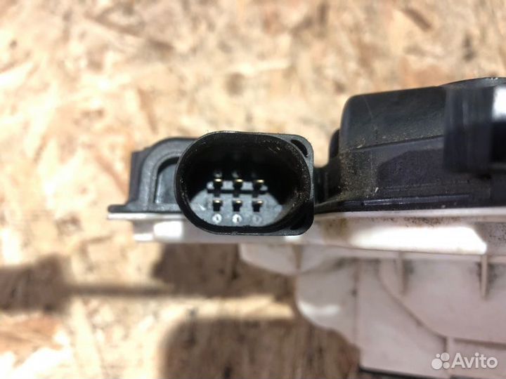 Замок двери передний правый Tiguan Fabia Superb