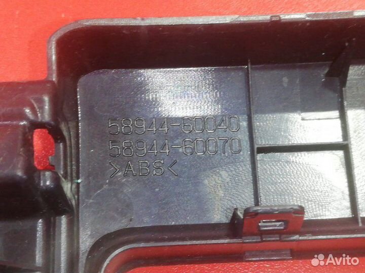 Накладка консоли между сидений задняя Toyota Land