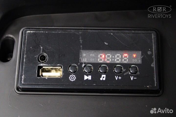 Детский электромобиль RiverToys Mercedes Unimog