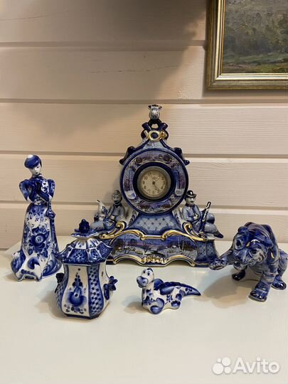 Статуэтка Дама с собачкой Гжель