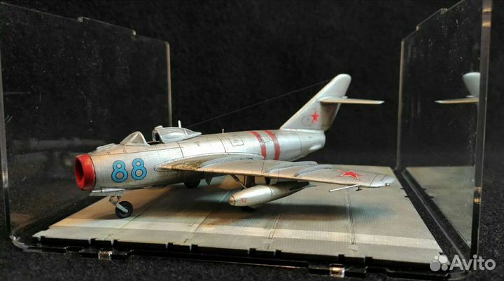 Советский истребитель Миг-17