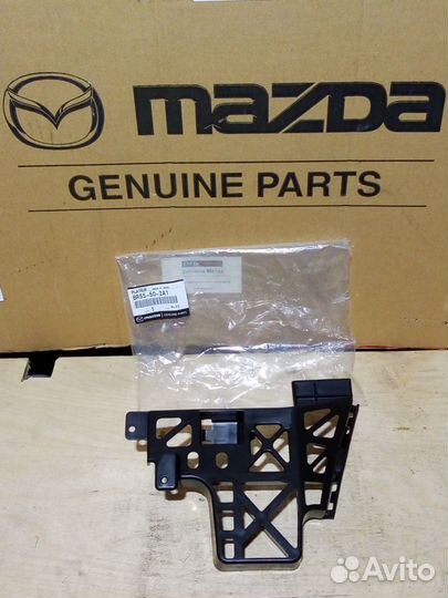 Кронштейн бампера правый Мазда 3 BK хэтчбек