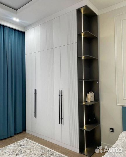 Встроенный распашной шкаф