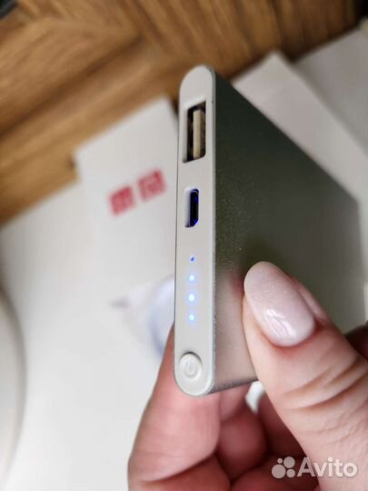 Внешний аккумулятор на 4000 mAh новый в коробке