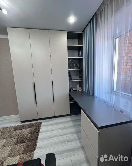 Шкаф в детскую со столом на заказ