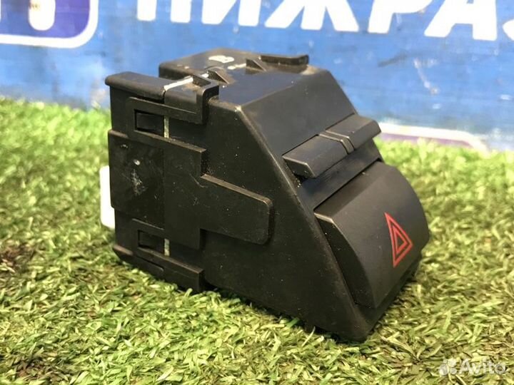 Кнопка аварийной сигнализации Toyota Camry XV40