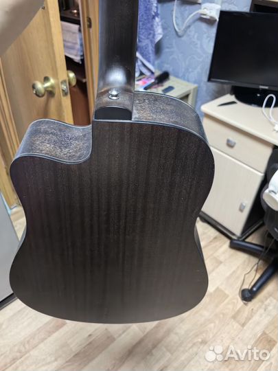 Акустическая гитара