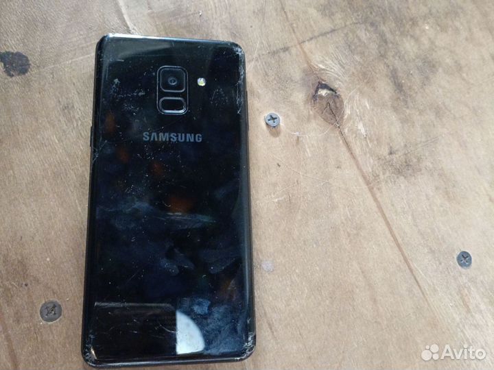 Samsung Galaxy A8 (2018), 4/64 ГБ