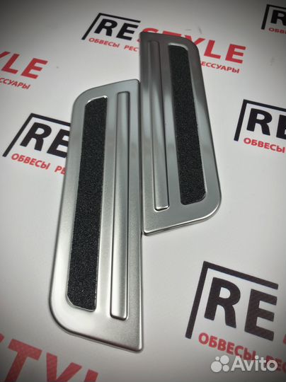 Накладки на пороги Toyota Rav4