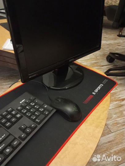 Монитор для компьютера + мышь коврик клавиатура