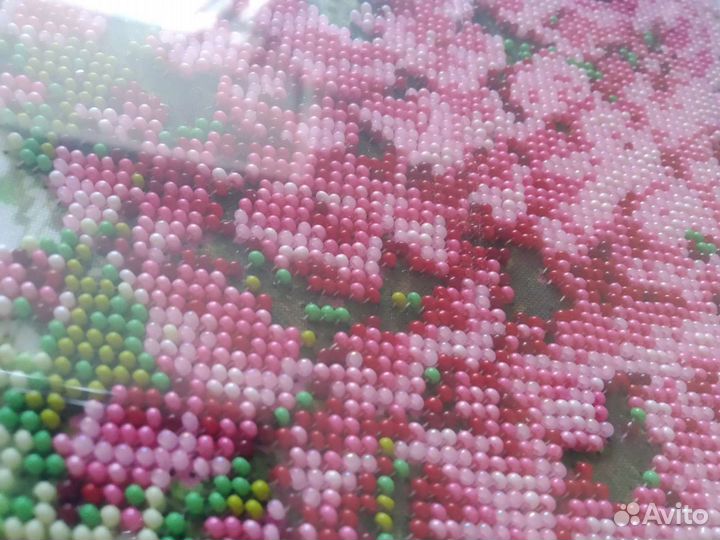 Картина вышита бисером