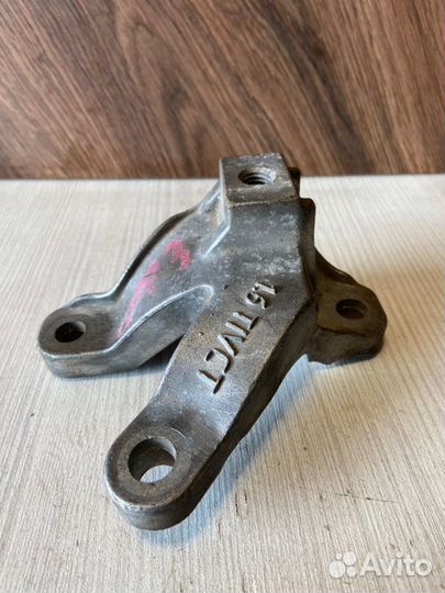 Кронштейн кпп Ford Focus