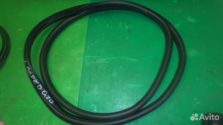 Genesis G70 уплотнитель левой двери