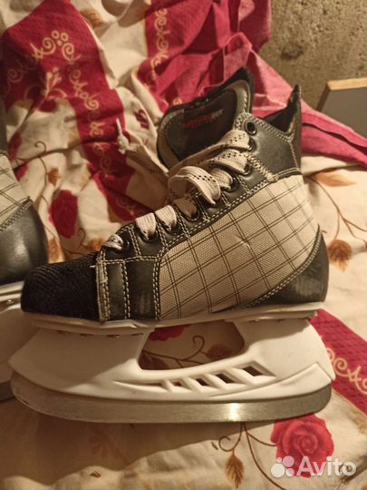 Коньки хоккейные