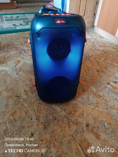 Музыкальная колонка с блютузом и караоке