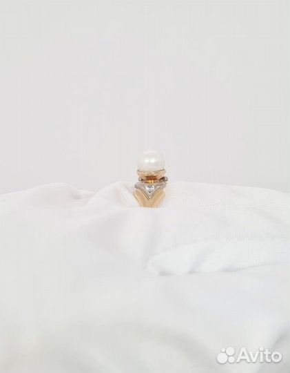 Золотое кольцо с камнем 18р