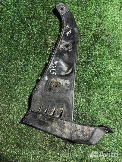 Направляющая заднего бампера правая Audi A6 C5